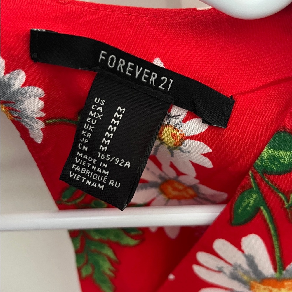 🌹 Forever 21 Daisy Patterned Red Casual Top 🌹 - Picture 4 of 5